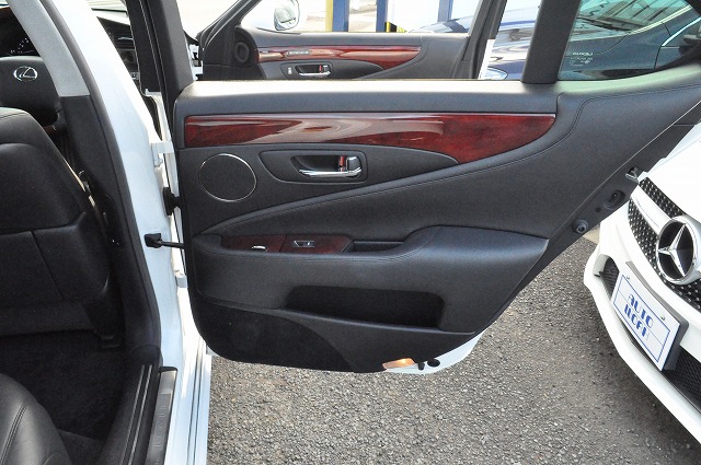 レクサス　LS460　パール