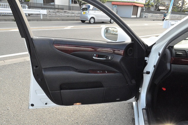 レクサス　LS460　パール