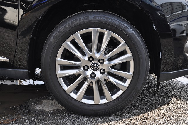 トヨタﾊﾘｱｰHV ｴﾚｶﾞﾝｽ　4WD　黒