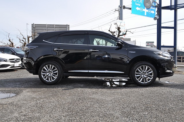 トヨタﾊﾘｱｰHV ｴﾚｶﾞﾝｽ　4WD　黒