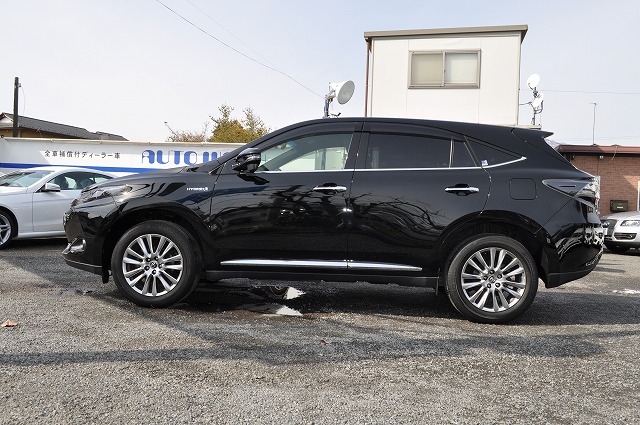 トヨタﾊﾘｱｰHV ｴﾚｶﾞﾝｽ　4WD　黒