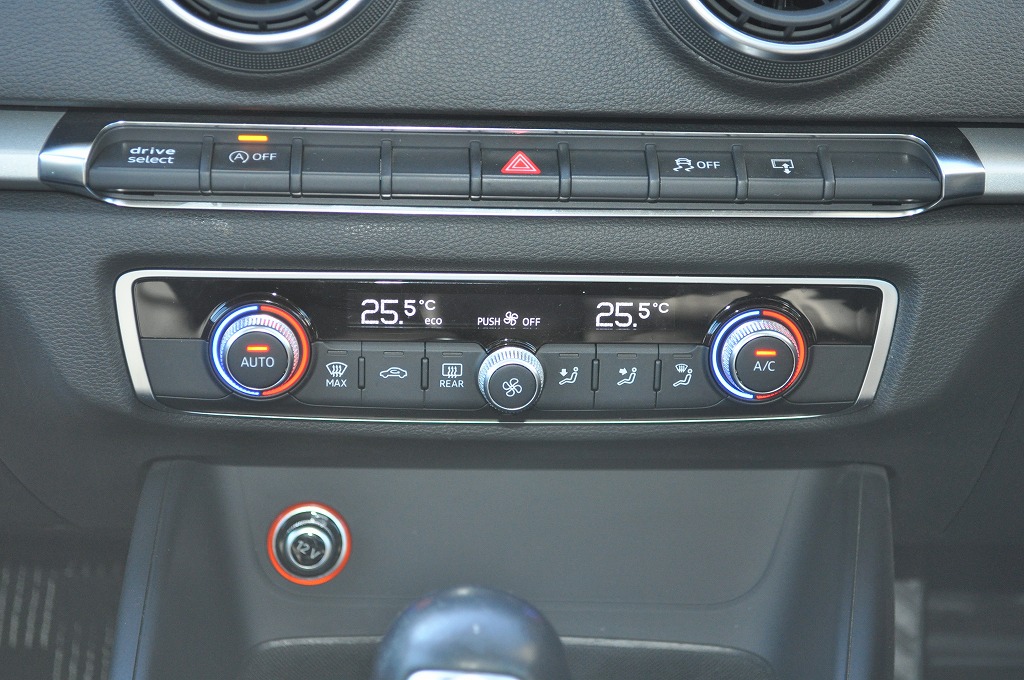 アウディＡ3スポーツバック　1.4Ｔ　ＥＳＩシリンダーオマンド　パールワンオーナー　禁煙車