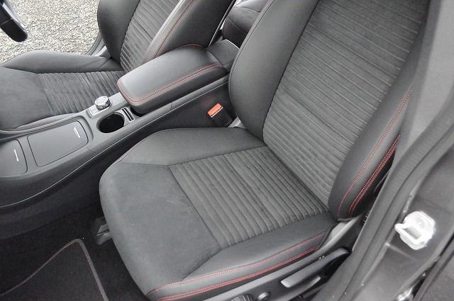 メルセデス・ベンツ　CLA180AMGﾗｲﾝ

			　