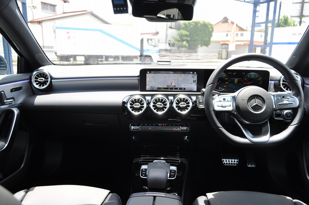 M.B A180スタイル　ＡＭＧライン　レーダーセーフティパッケージ　禁煙車　ジーンズブルー