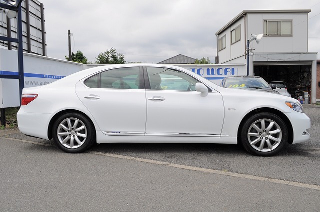 　レクサス　ＬＳ６００ｈ　４ＷＤ　ハイブリッド　　