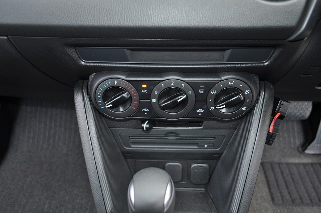 マツダ　デミオ　1.3C　青