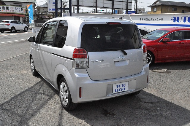 トヨタ スペイド F シルバー